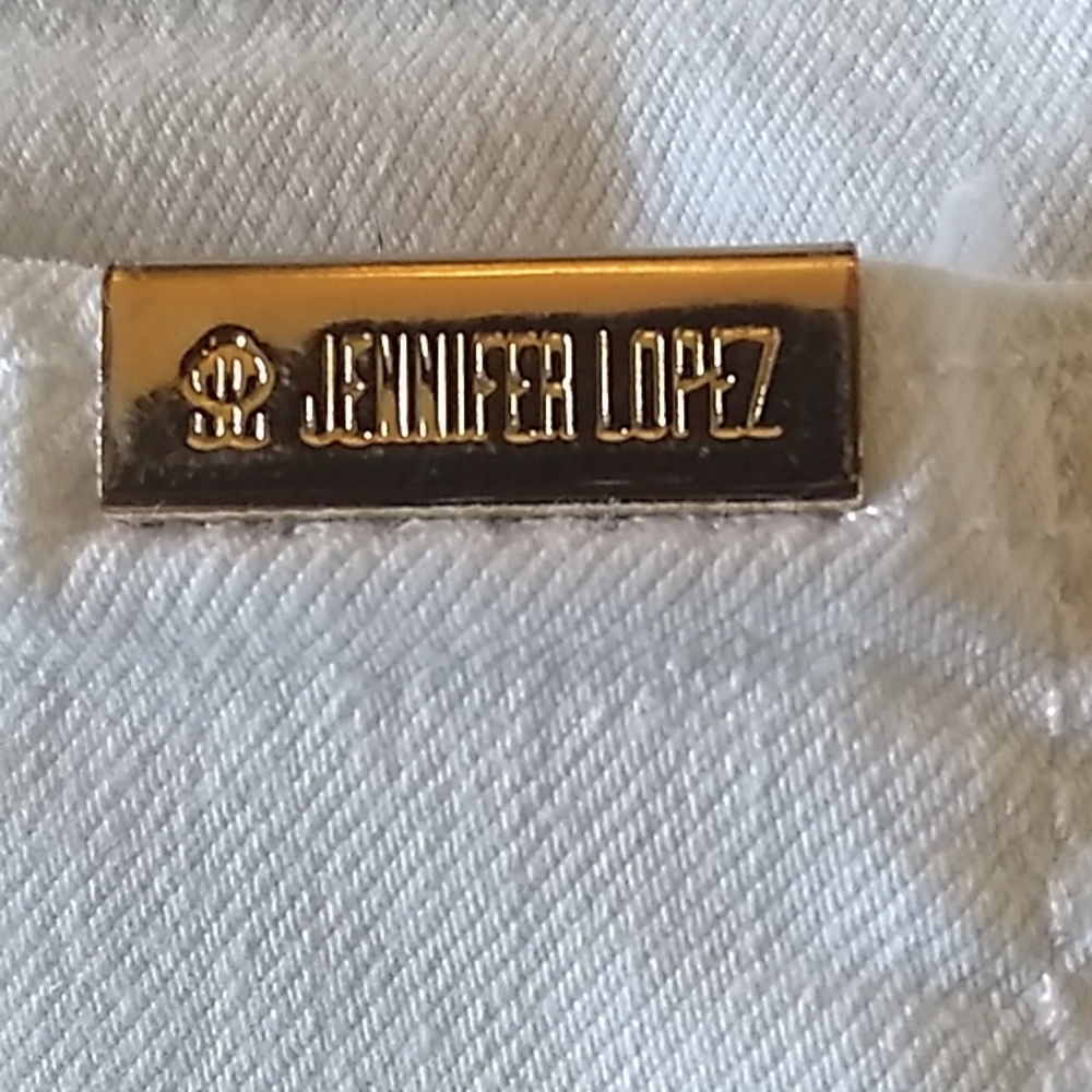 Jennifer Lopez super soft white jeans. - Picture 3 of 3